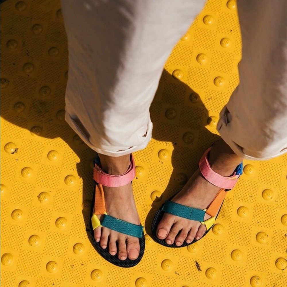 Teva Colorful Women's Sandals BNWT - Picture 2 of 9